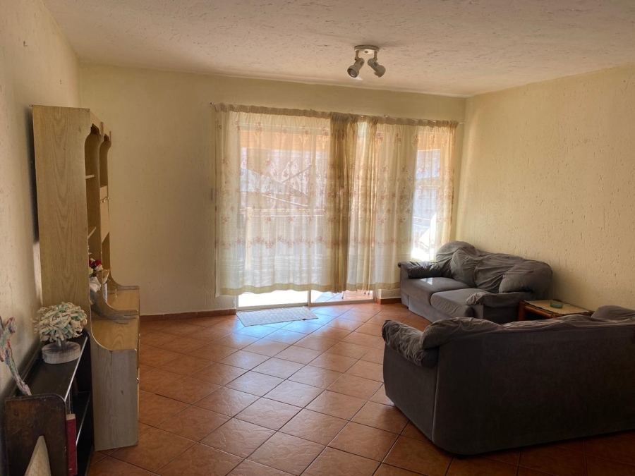 2 Bedroom Property for Sale in Rensburg Gauteng