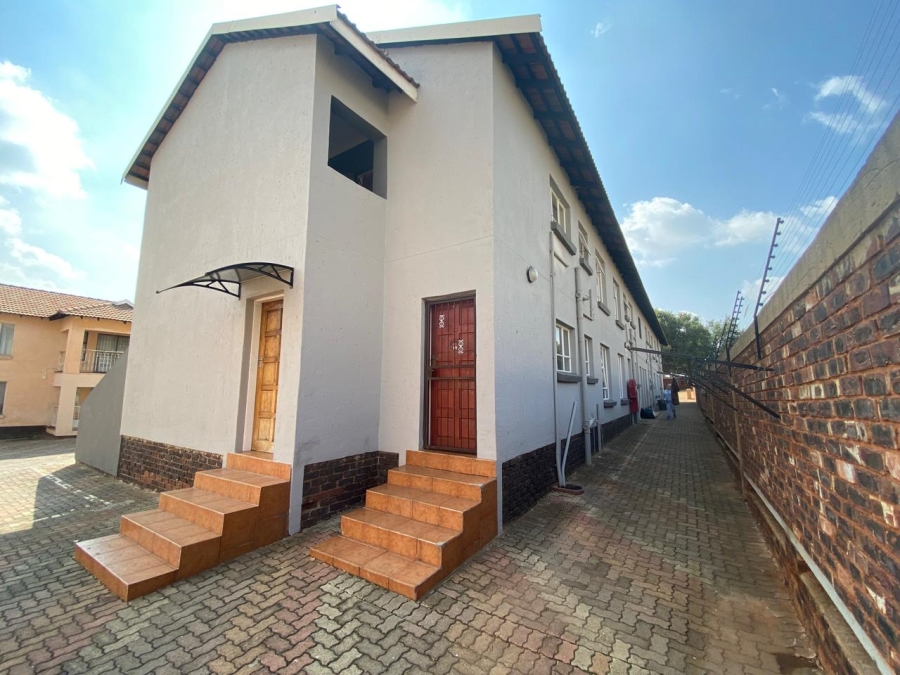 2 Bedroom Property for Sale in Rensburg Gauteng