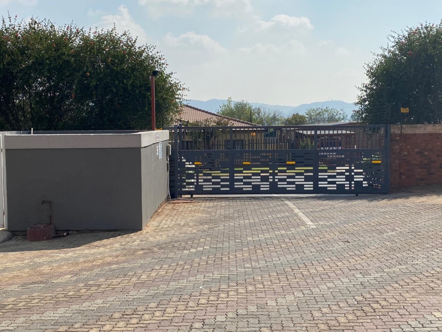 2 Bedroom Property for Sale in Rensburg Gauteng