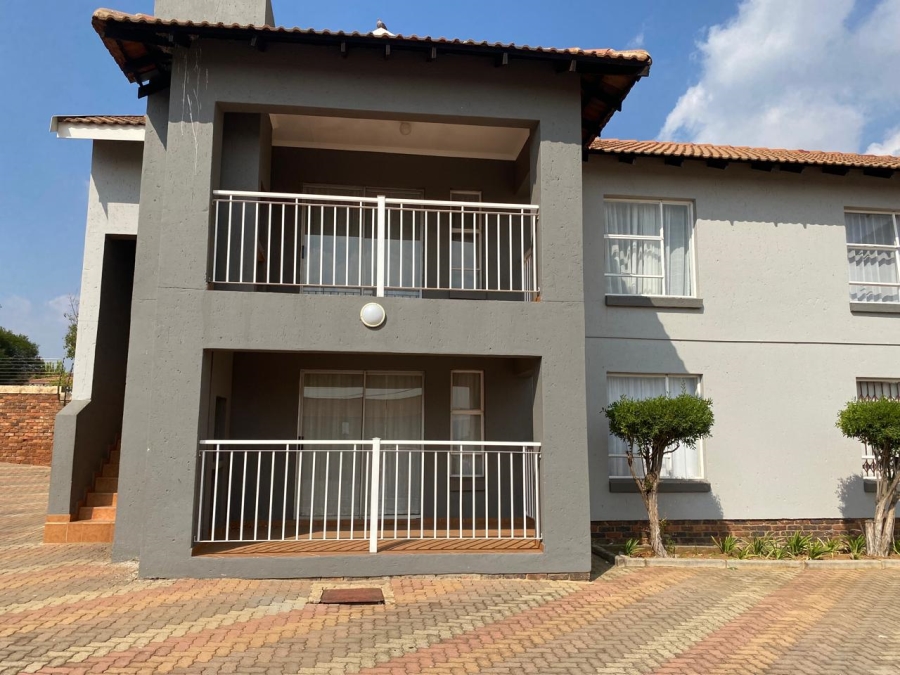 2 Bedroom Property for Sale in Rensburg Gauteng