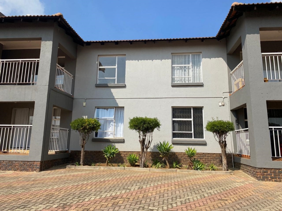 2 Bedroom Property for Sale in Rensburg Gauteng