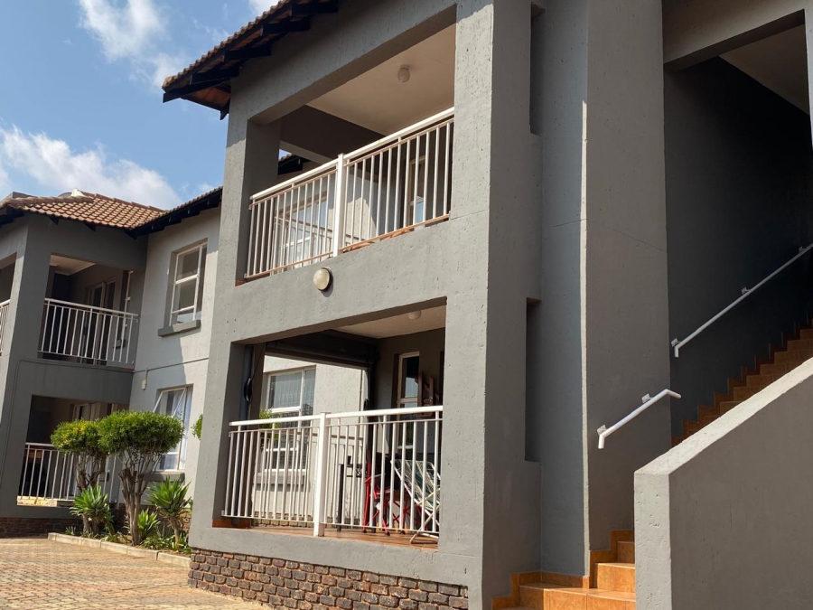 2 Bedroom Property for Sale in Rensburg Gauteng