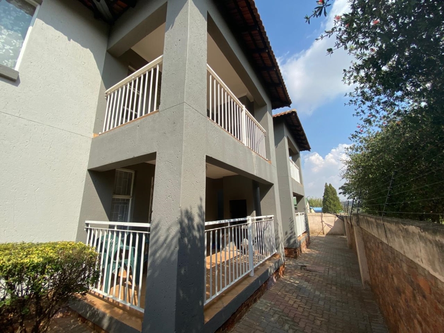 2 Bedroom Property for Sale in Rensburg Gauteng