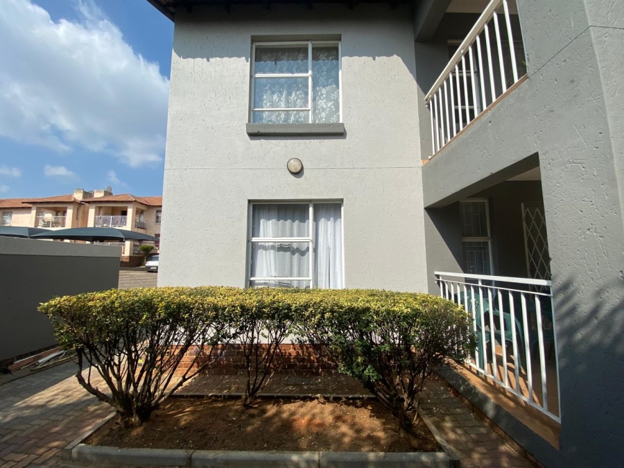 2 Bedroom Property for Sale in Rensburg Gauteng