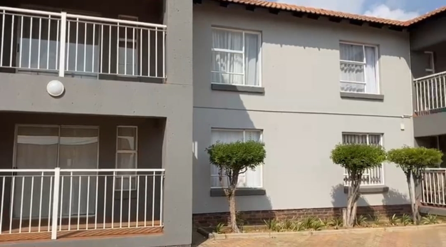 2 Bedroom Property for Sale in Rensburg Gauteng