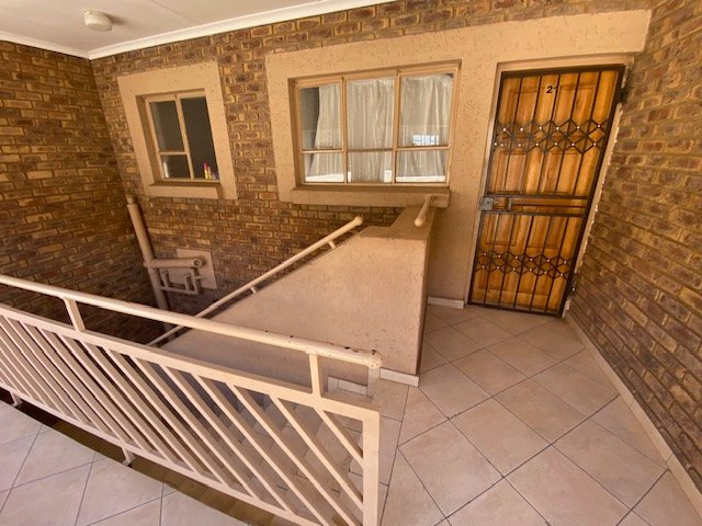 1 Bedroom Property for Sale in Rensburg Gauteng