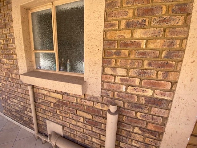 1 Bedroom Property for Sale in Rensburg Gauteng