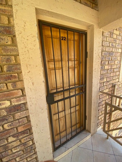 1 Bedroom Property for Sale in Rensburg Gauteng