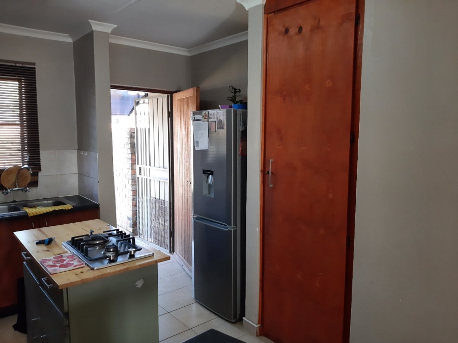  Bedroom Property for Sale in Rooihuiskraal North Gauteng