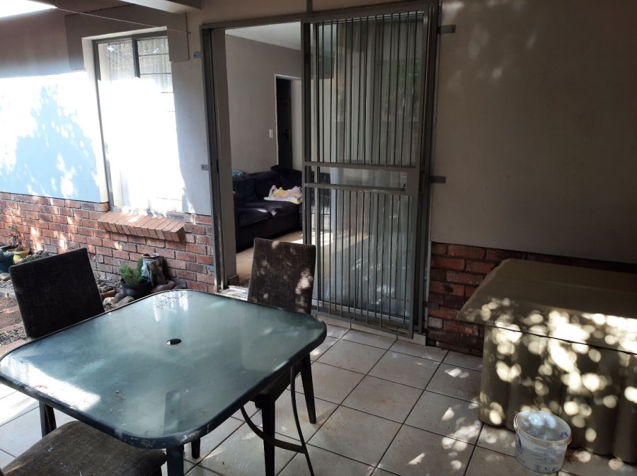  Bedroom Property for Sale in Rooihuiskraal North Gauteng