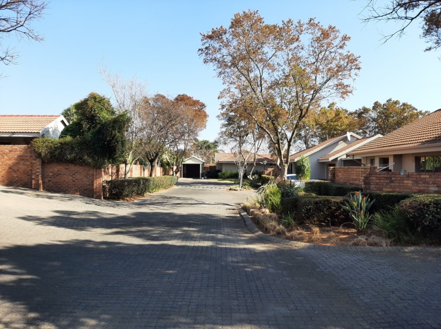  Bedroom Property for Sale in Rooihuiskraal North Gauteng