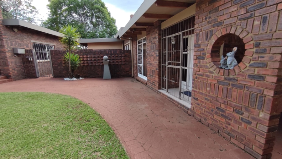 4 Bedroom Property for Sale in Eldoraigne Gauteng