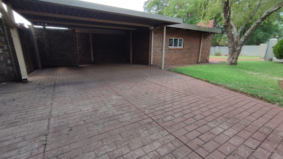 4 Bedroom Property for Sale in Eldoraigne Gauteng