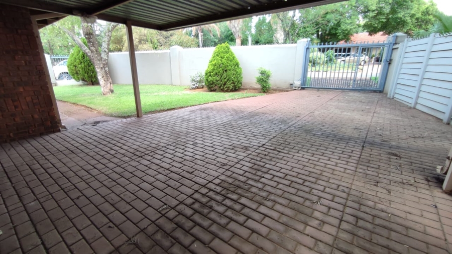 4 Bedroom Property for Sale in Eldoraigne Gauteng