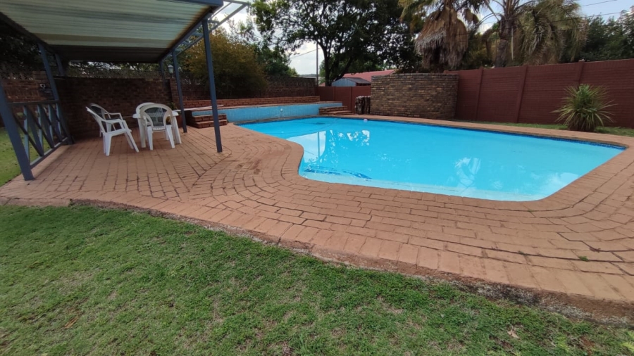 4 Bedroom Property for Sale in Eldoraigne Gauteng