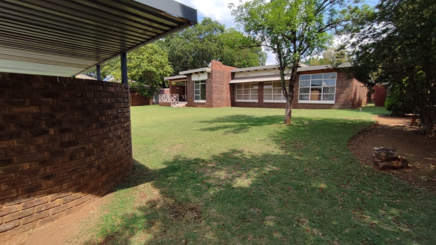 4 Bedroom Property for Sale in Eldoraigne Gauteng