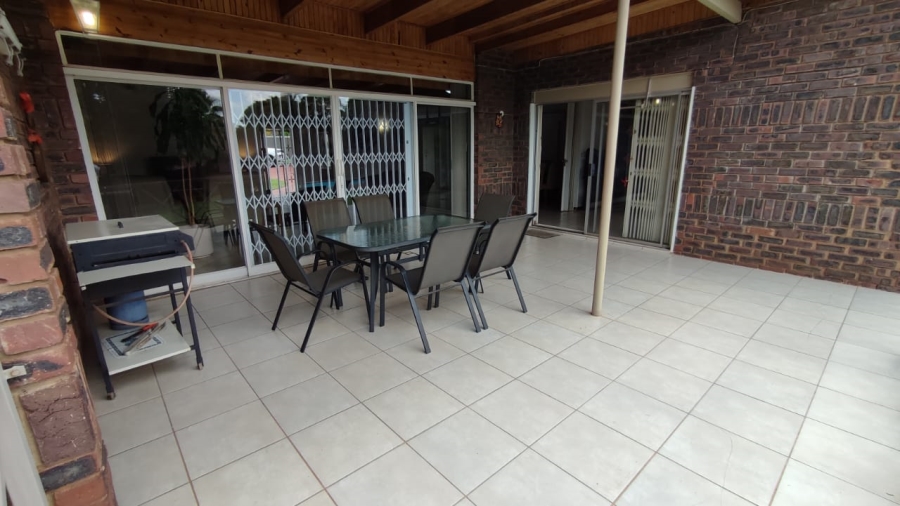 4 Bedroom Property for Sale in Eldoraigne Gauteng