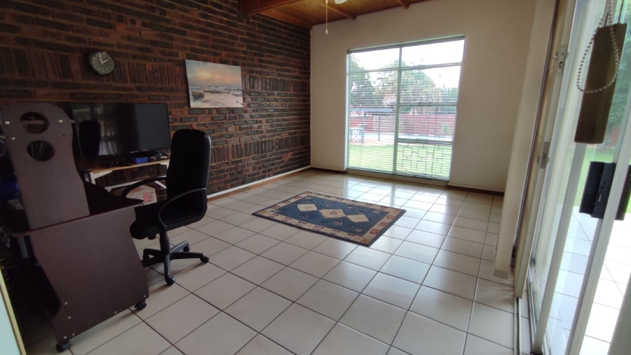 4 Bedroom Property for Sale in Eldoraigne Gauteng