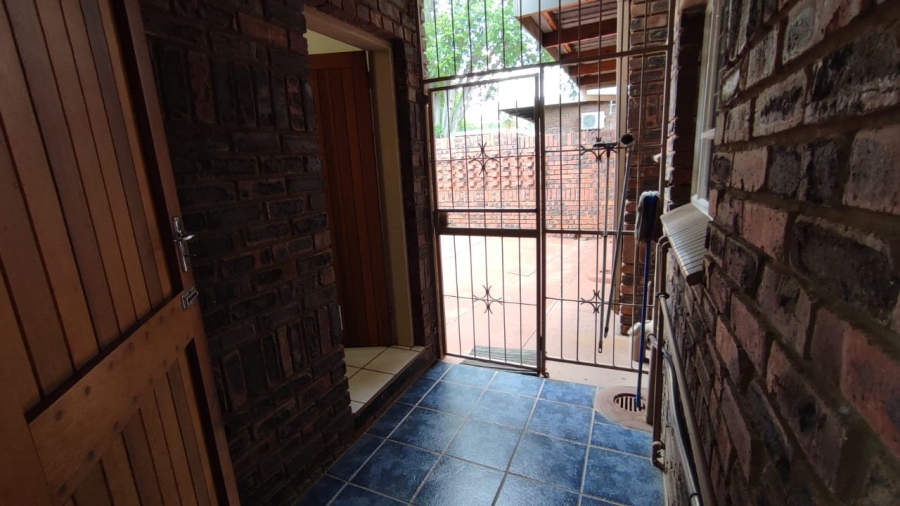 4 Bedroom Property for Sale in Eldoraigne Gauteng