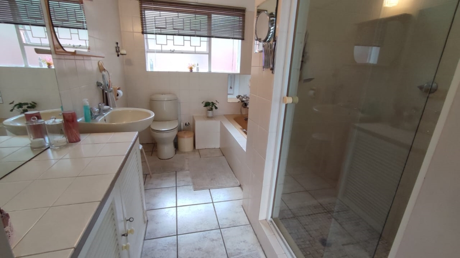 4 Bedroom Property for Sale in Eldoraigne Gauteng