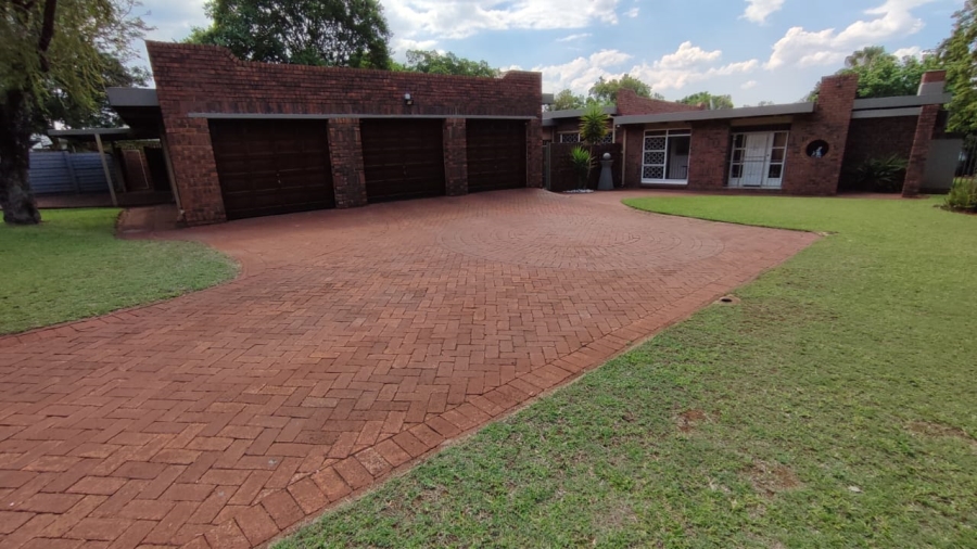 4 Bedroom Property for Sale in Eldoraigne Gauteng