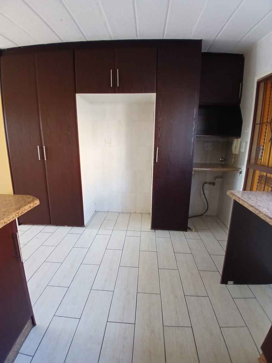 To Let 3 Bedroom Property for Rent in Radiokop Gauteng