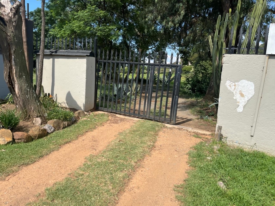 5 Bedroom Property for Sale in Eikenhof Gauteng