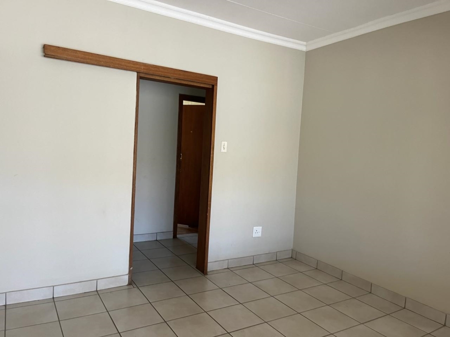 5 Bedroom Property for Sale in Eikenhof Gauteng