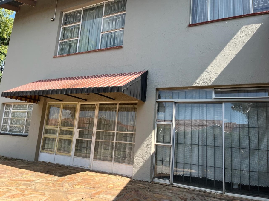 5 Bedroom Property for Sale in Eikenhof Gauteng