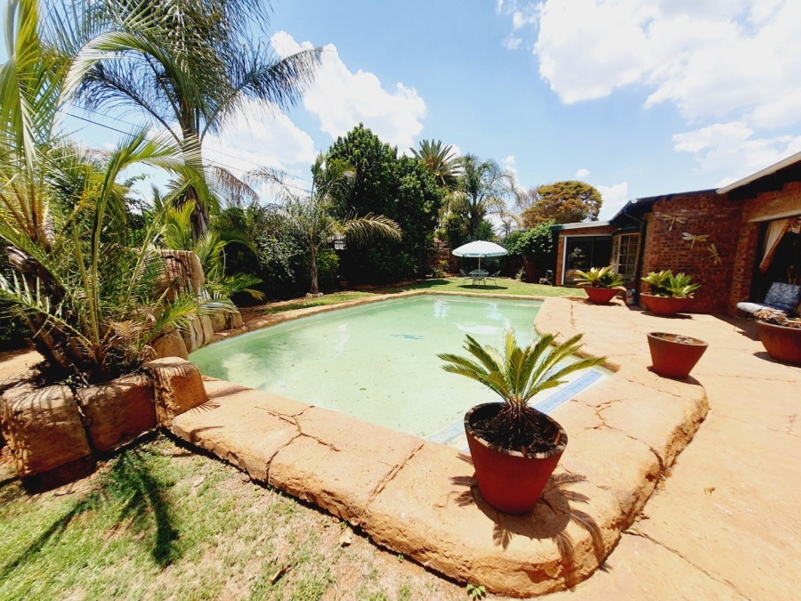 4 Bedroom Property for Sale in Pierre Van Ryneveld Gauteng