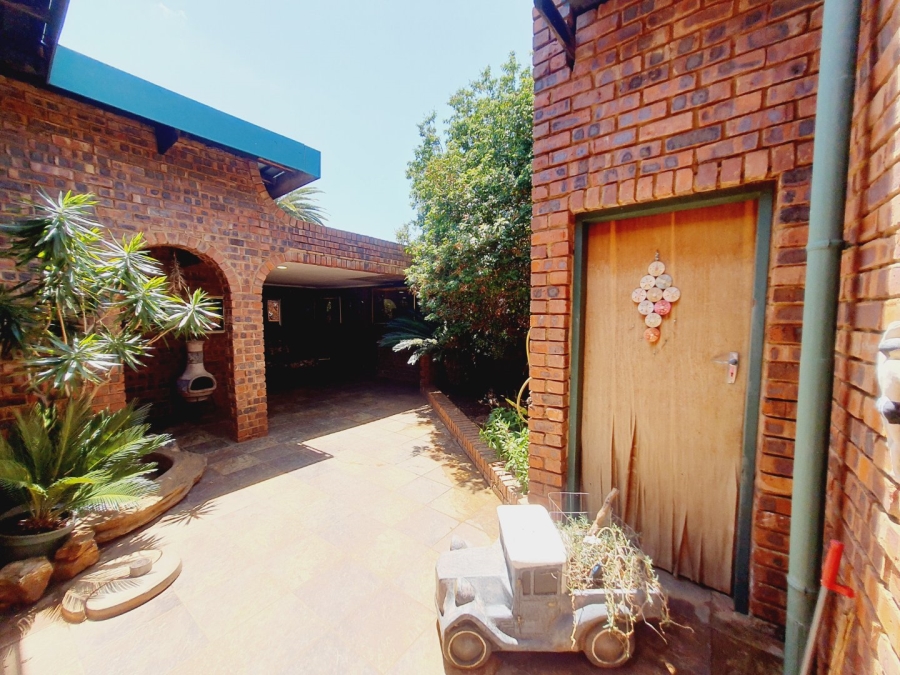 4 Bedroom Property for Sale in Pierre Van Ryneveld Gauteng