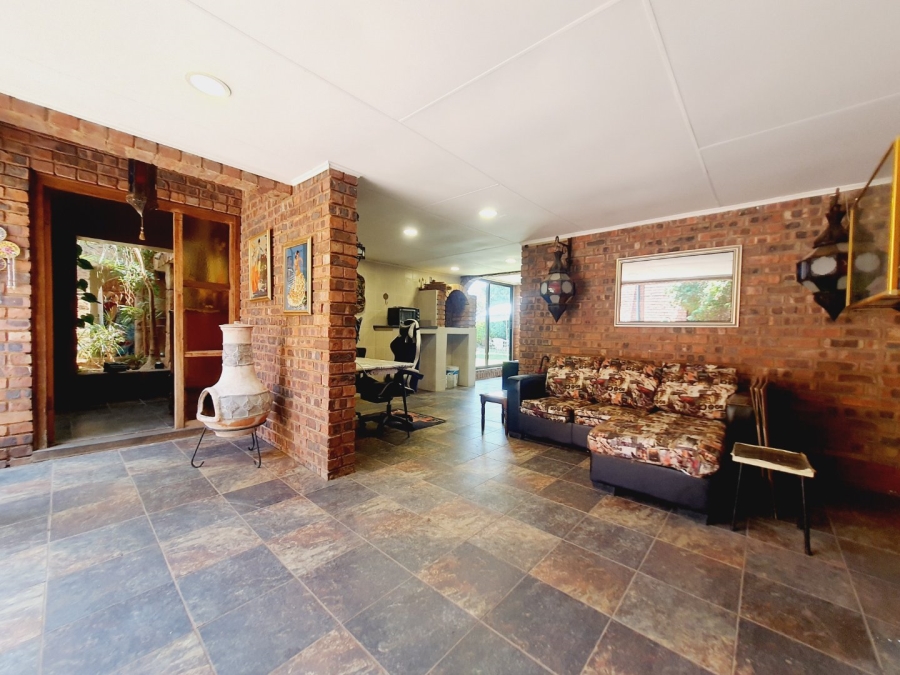 4 Bedroom Property for Sale in Pierre Van Ryneveld Gauteng