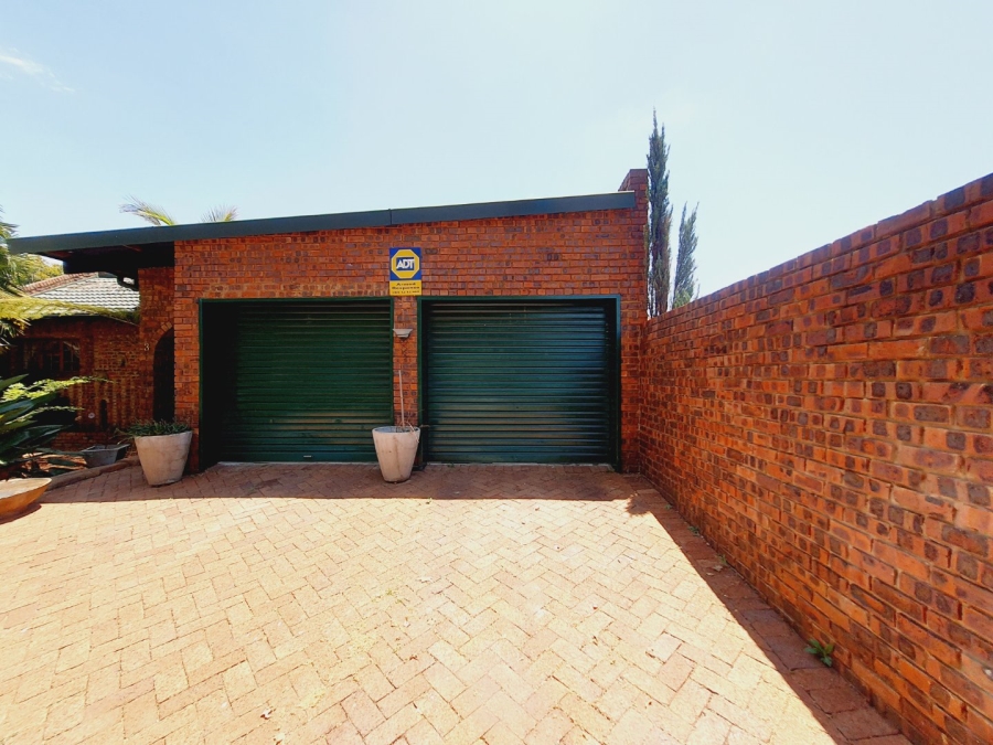 4 Bedroom Property for Sale in Pierre Van Ryneveld Gauteng