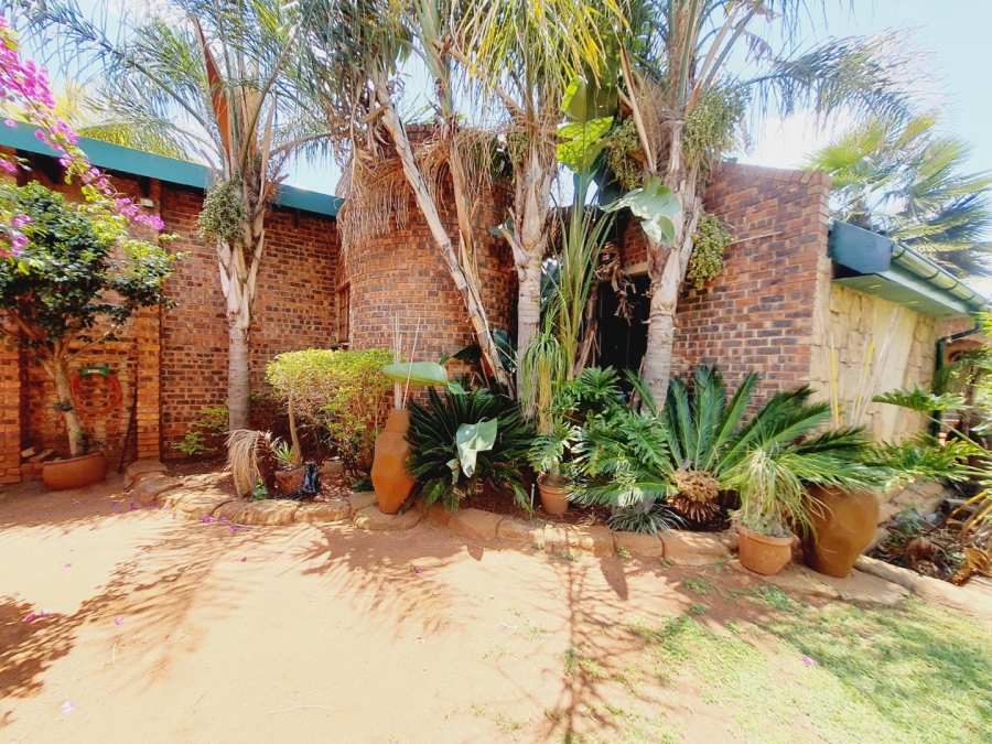 4 Bedroom Property for Sale in Pierre Van Ryneveld Gauteng