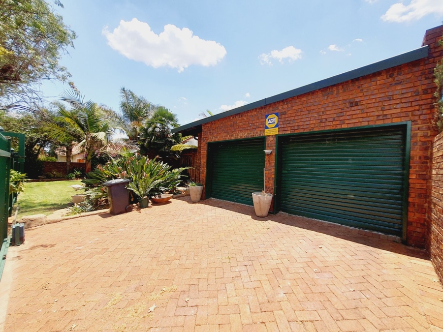 4 Bedroom Property for Sale in Pierre Van Ryneveld Gauteng