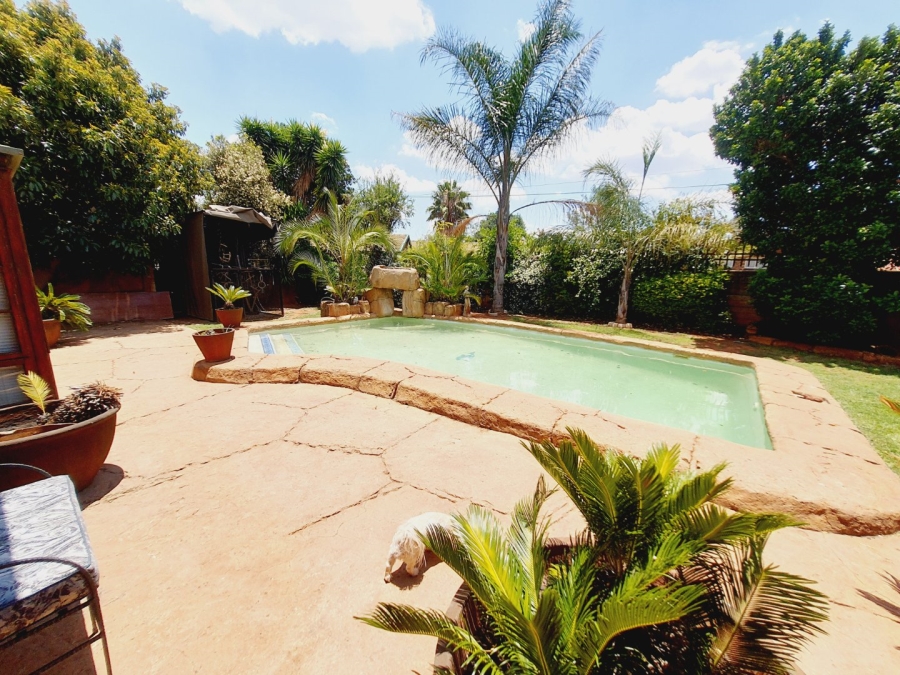 4 Bedroom Property for Sale in Pierre Van Ryneveld Gauteng