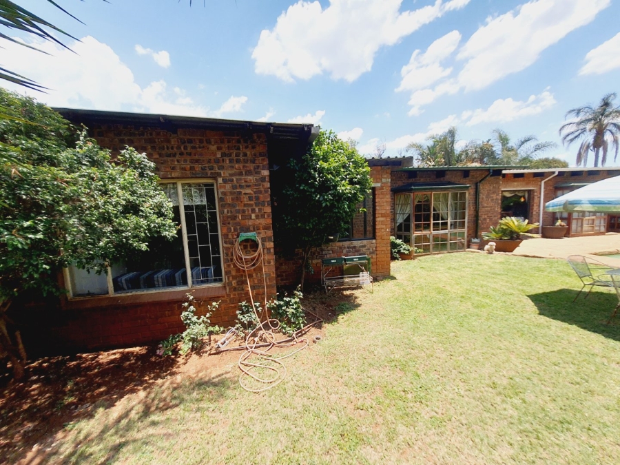 4 Bedroom Property for Sale in Pierre Van Ryneveld Gauteng