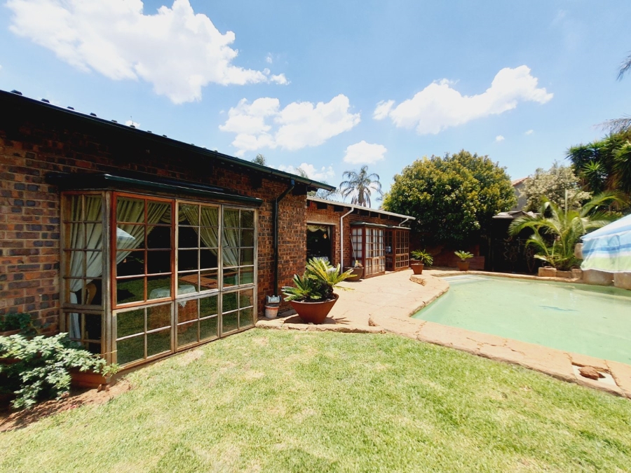 4 Bedroom Property for Sale in Pierre Van Ryneveld Gauteng