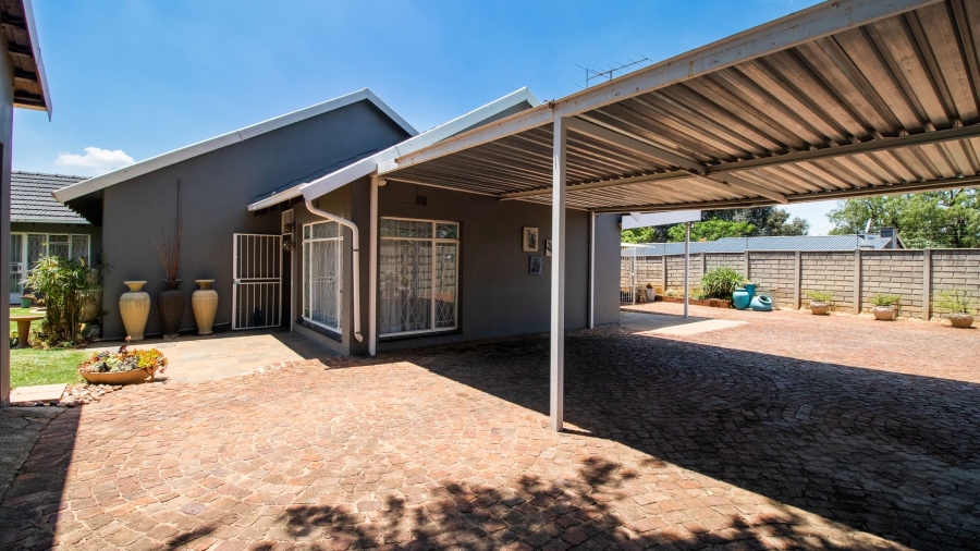 3 Bedroom Property for Sale in Bonaero Park Gauteng