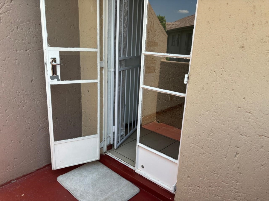 To Let 1 Bedroom Property for Rent in Vorna Valley Gauteng