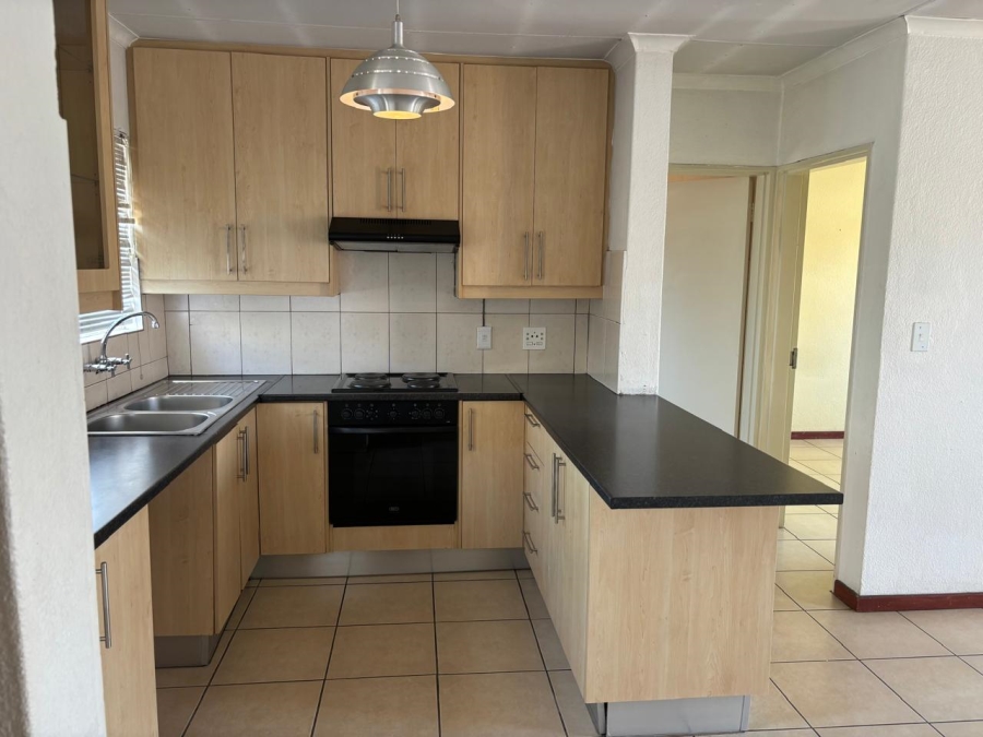 To Let 1 Bedroom Property for Rent in Vorna Valley Gauteng