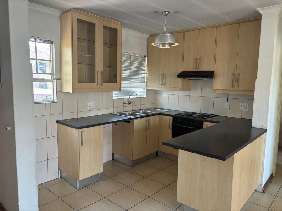 To Let 1 Bedroom Property for Rent in Vorna Valley Gauteng