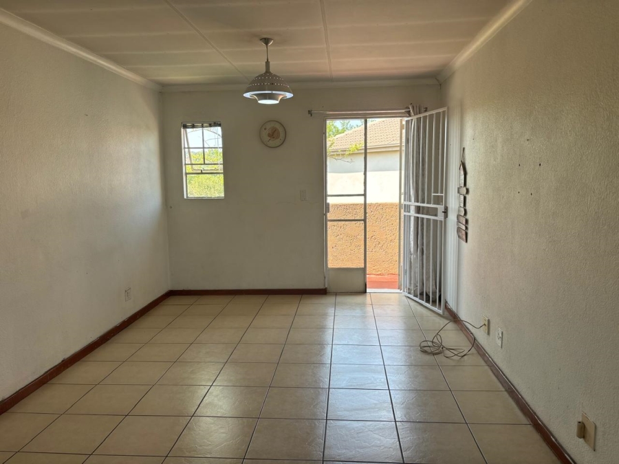 To Let 1 Bedroom Property for Rent in Vorna Valley Gauteng