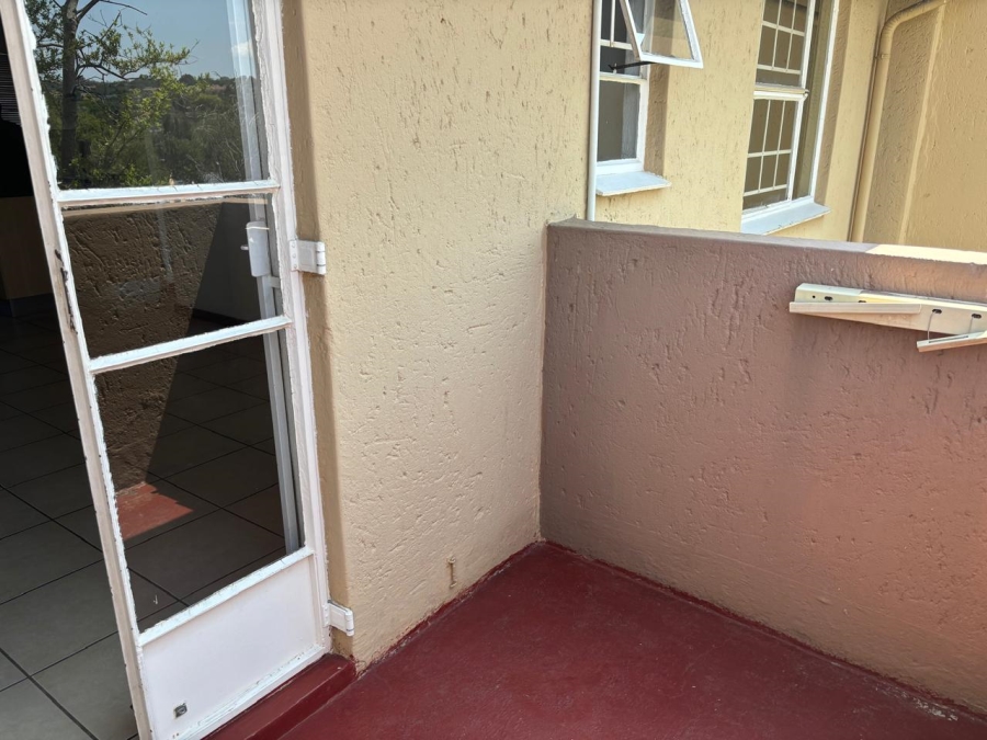 To Let 1 Bedroom Property for Rent in Vorna Valley Gauteng