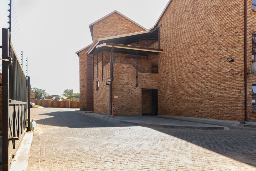 1 Bedroom Property for Sale in Honeypark Gauteng