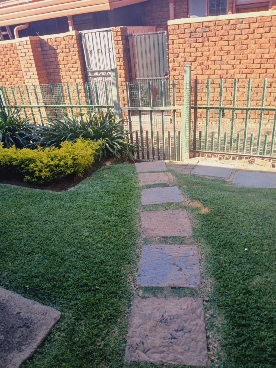 1 Bedroom Property for Sale in Hermanstad Gauteng