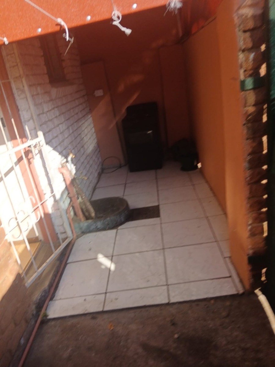 1 Bedroom Property for Sale in Hermanstad Gauteng