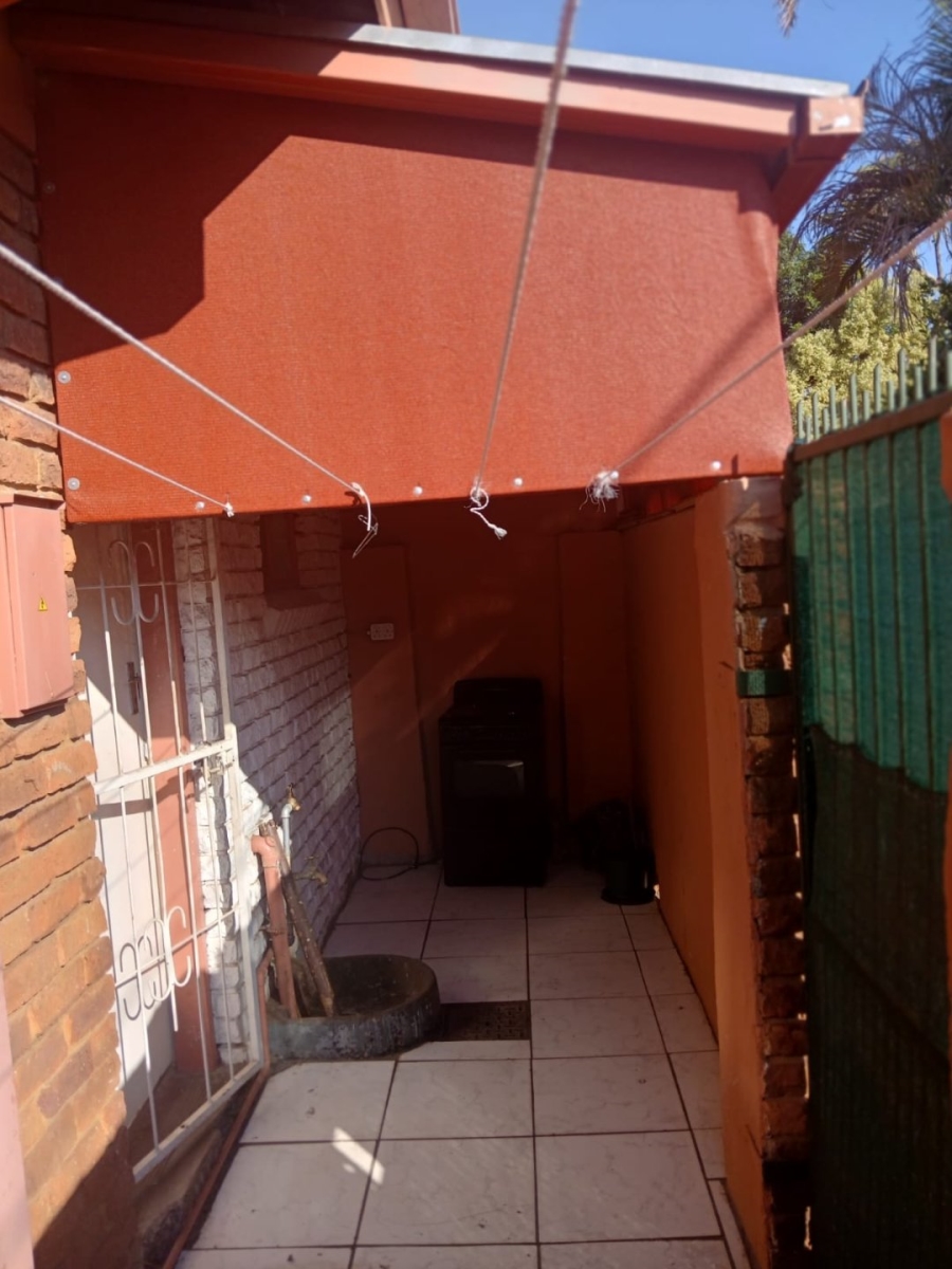 1 Bedroom Property for Sale in Hermanstad Gauteng