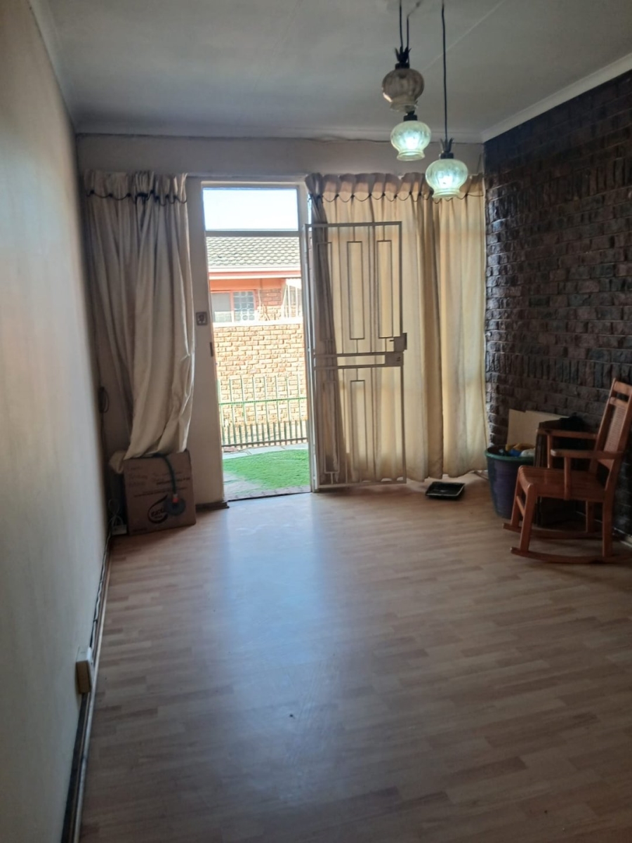 1 Bedroom Property for Sale in Hermanstad Gauteng