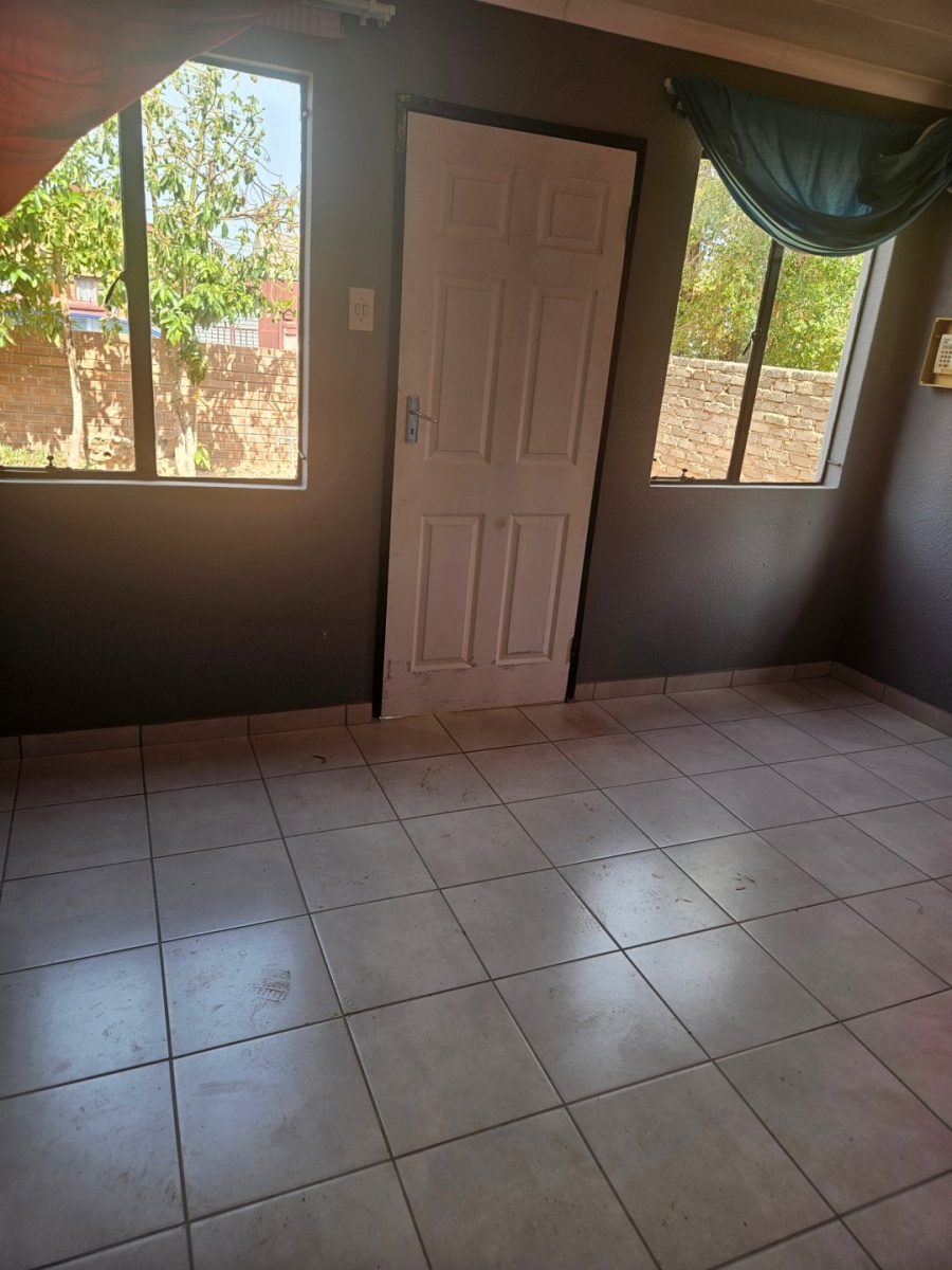 2 Bedroom Property for Sale in Soshanguve FF Gauteng